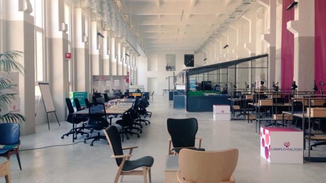 Cariplo Factory è un luogo di incontro e contaminazione tra studenti, professionisti, innovatori, aziende piccole, grandi e corporate, istituzioni e associazioni.